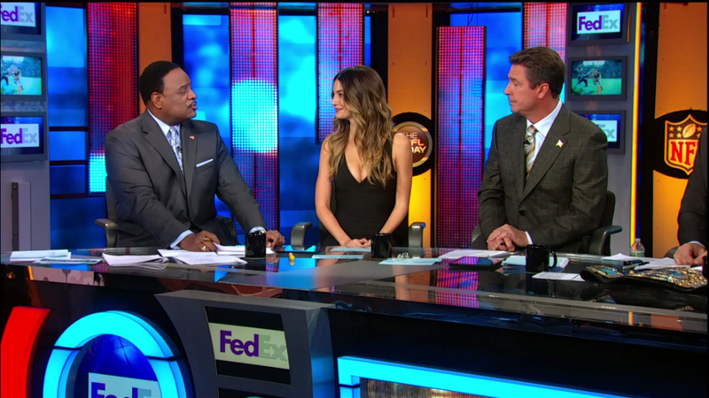 Illustration for article titled Dan Marino Spent Most Of "The NFL Today" Staring At Lily Aldridge's Cleavage